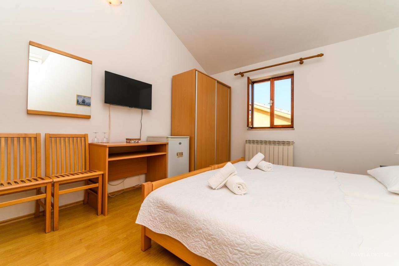 Sobe I Apartman Mareta Miholascica Exterior foto